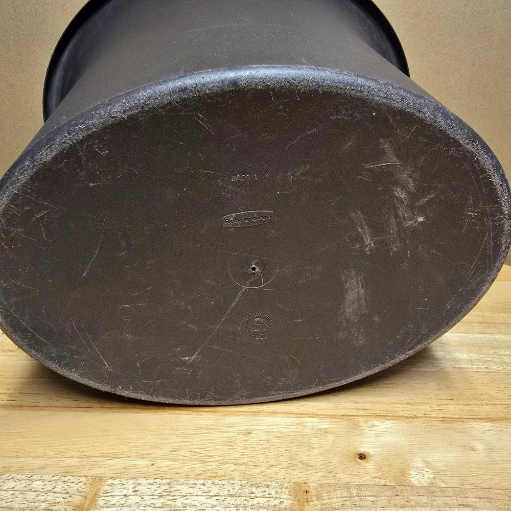 Rubbermaid oval wastebasket